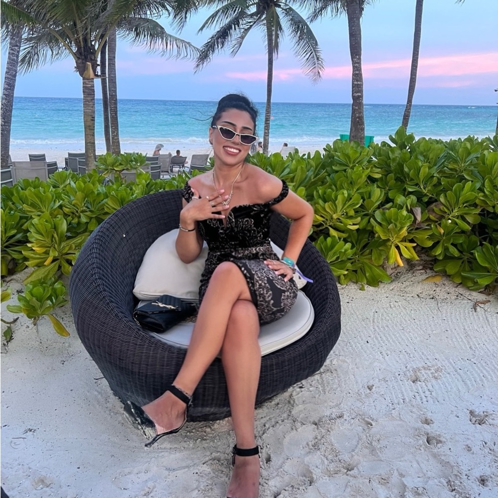 Meet your Posher, Noura